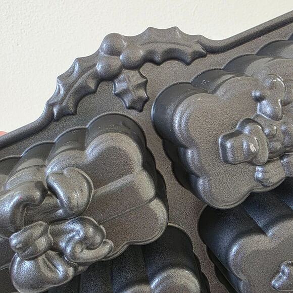 Nordic Ware Holiday Bakeware Pan Nonstick Christmas Mini Loaf Mold USA - Picture 10 of 16